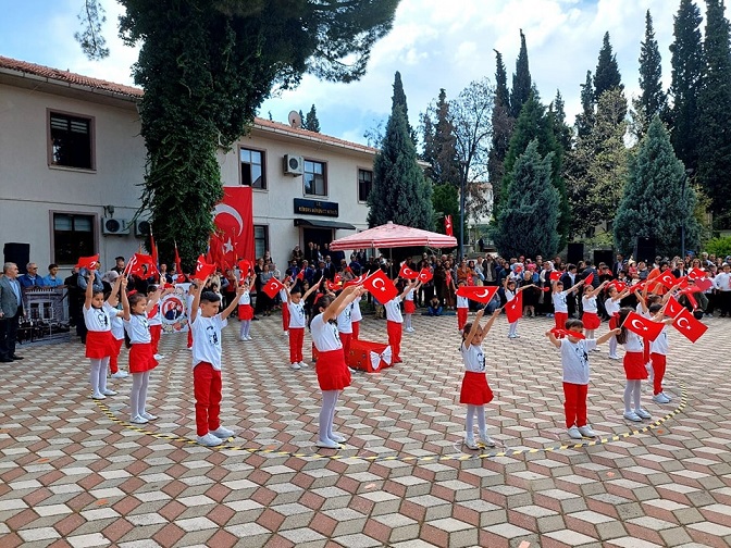 İLÇEMİZDE 23 NİSAN ULUSAL EGEMENLİK VE ÇOCUK BAYRAMI COŞKUYLA KUTLANDI-